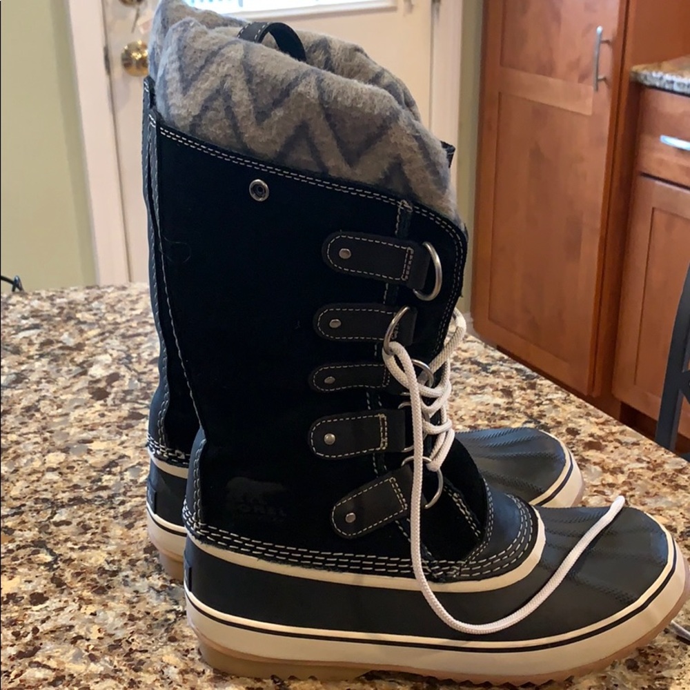 Sorel women’s black winter boots